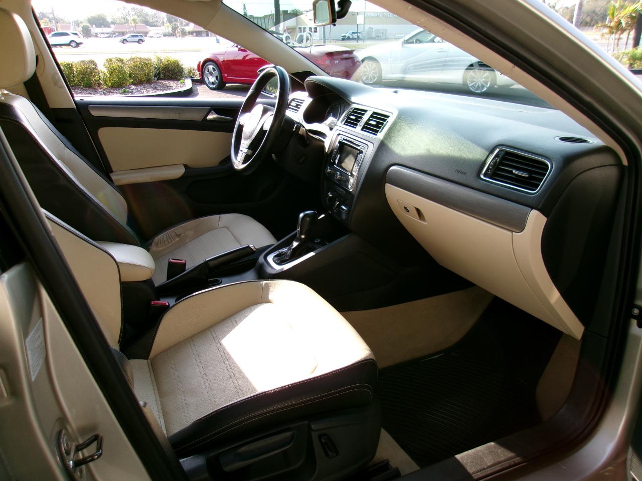 Volkswagen Jetta SEL PZEV 2013