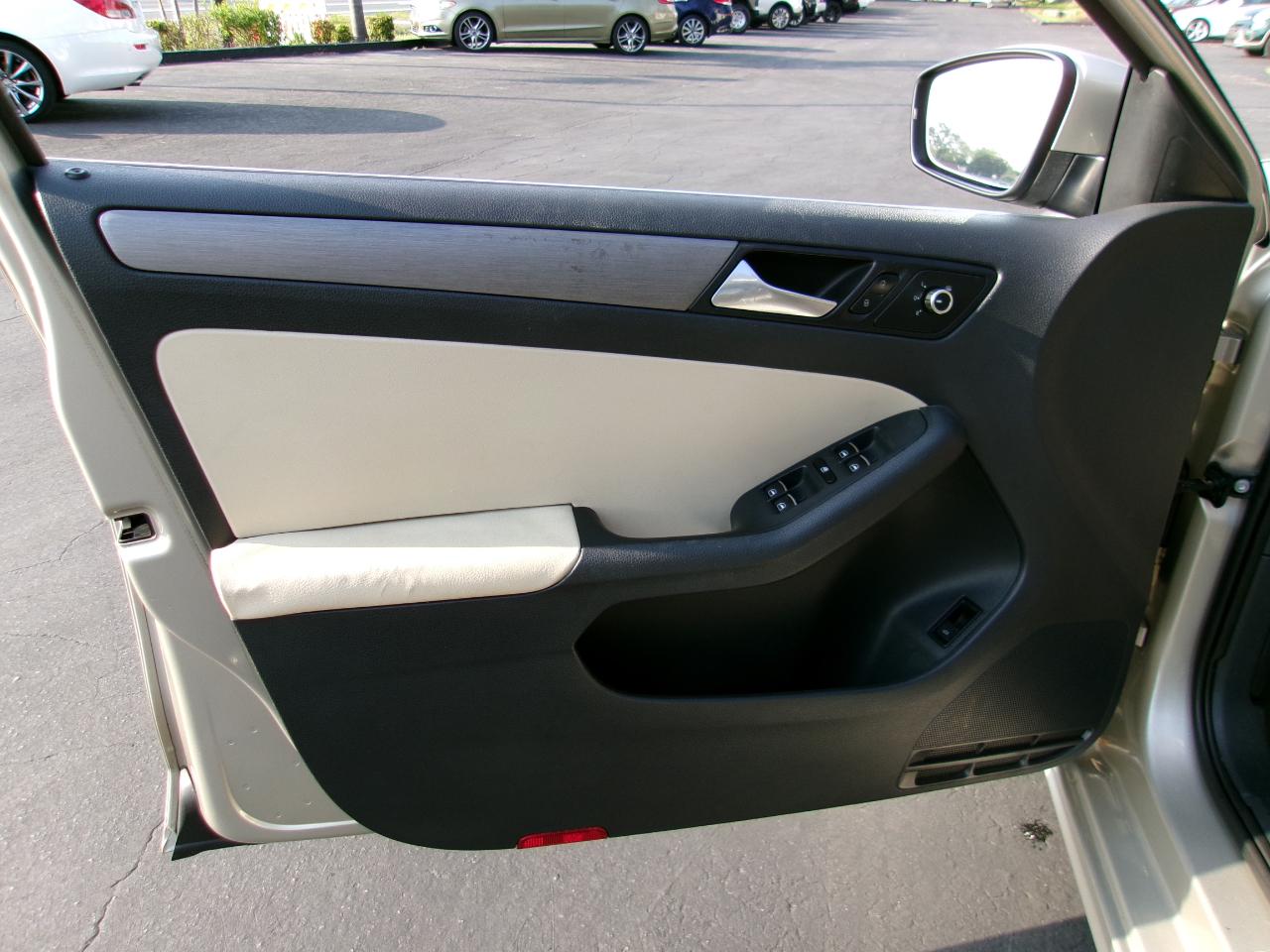 Volkswagen Jetta SEL PZEV 2013