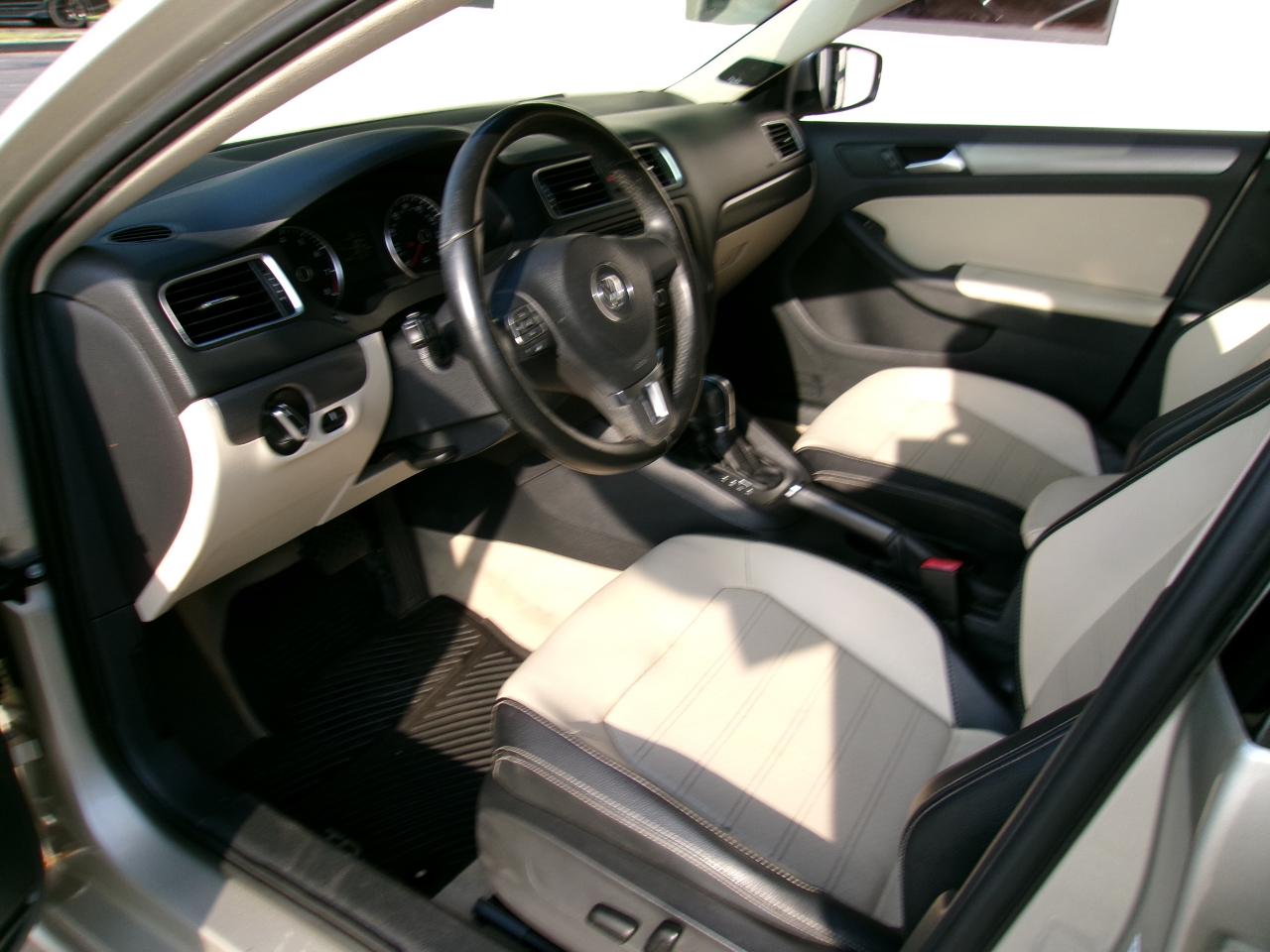 Volkswagen Jetta SEL PZEV 2013