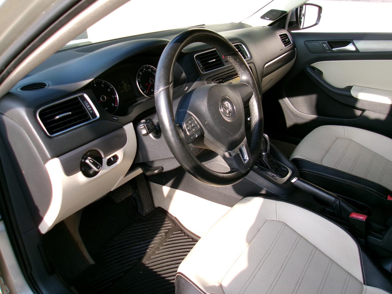 Volkswagen Jetta SEL PZEV 2013