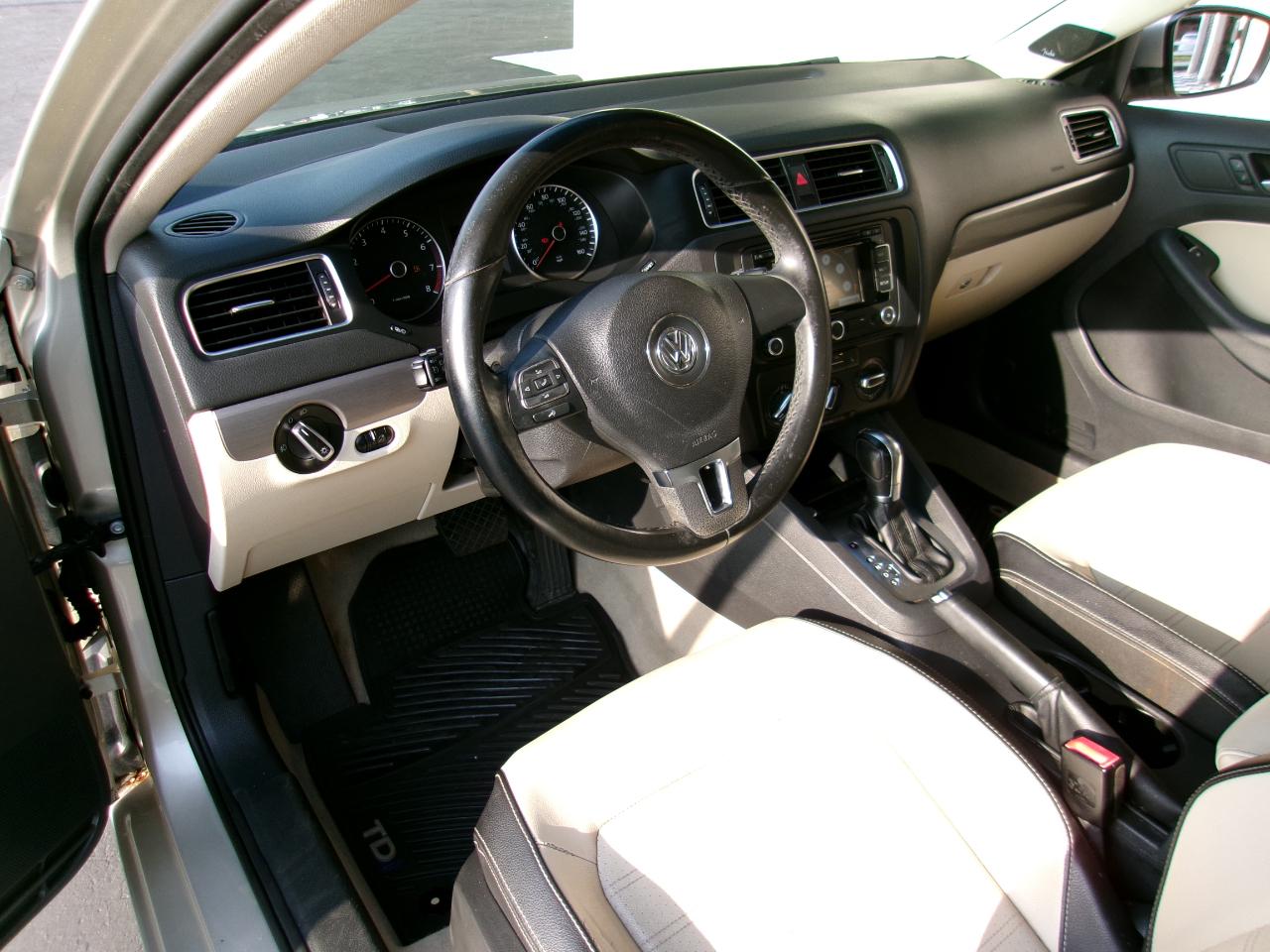 Volkswagen Jetta SEL PZEV 2013