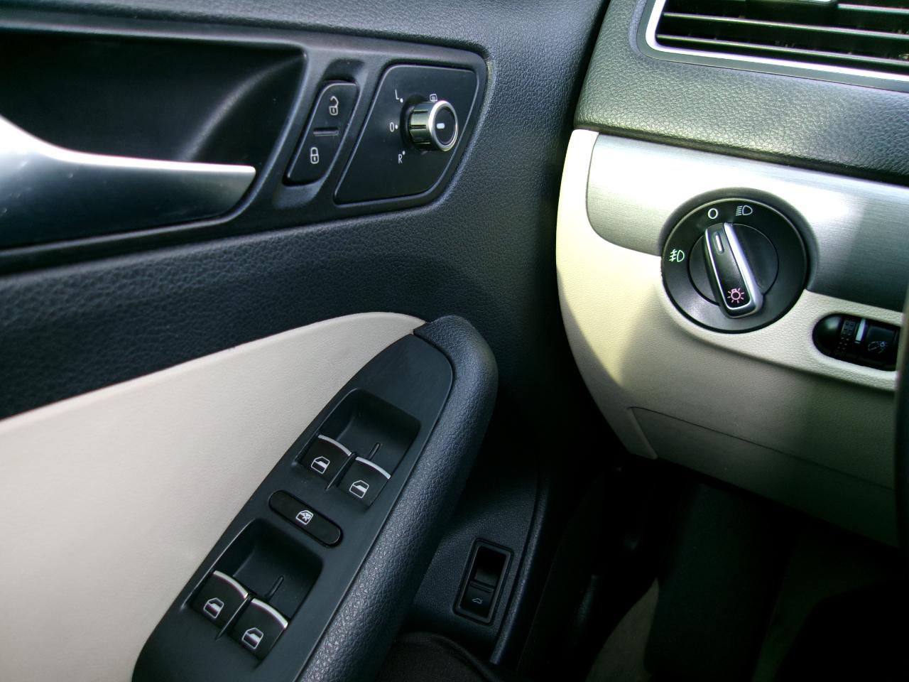 Volkswagen Jetta SEL PZEV 2013