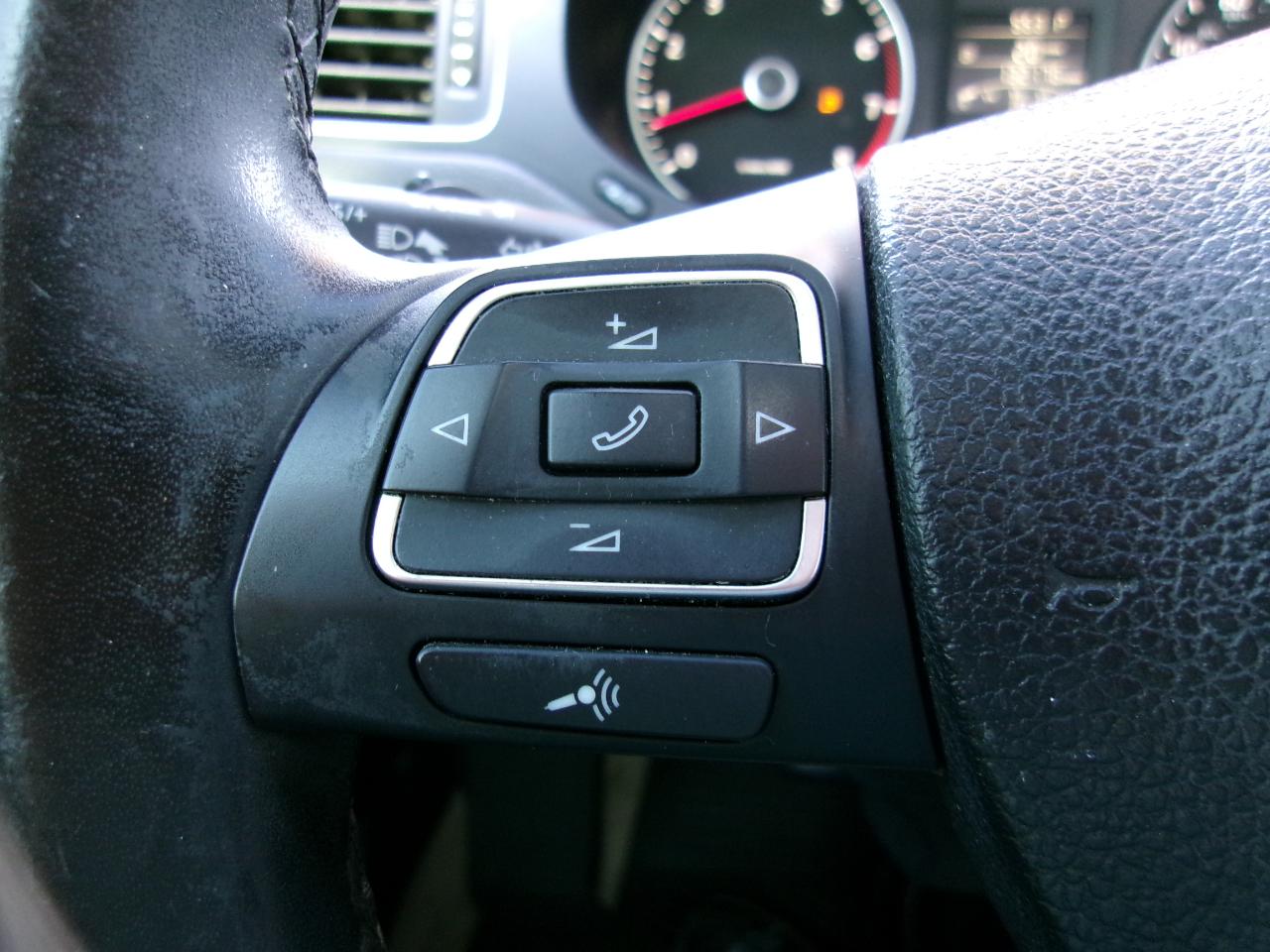 Volkswagen Jetta SEL PZEV 2013