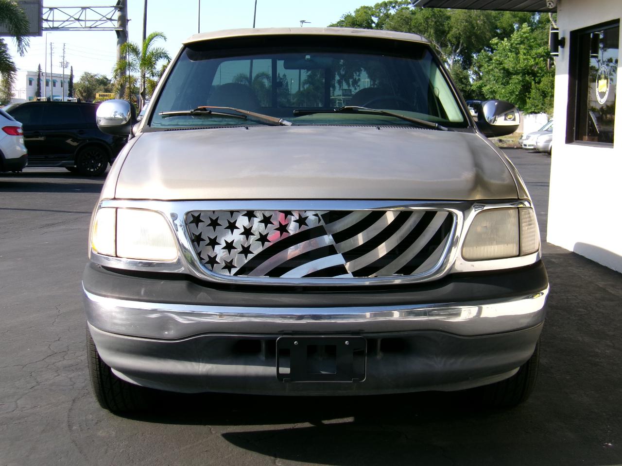 Ford F-150 XLT SuperCrew 2WD 2001