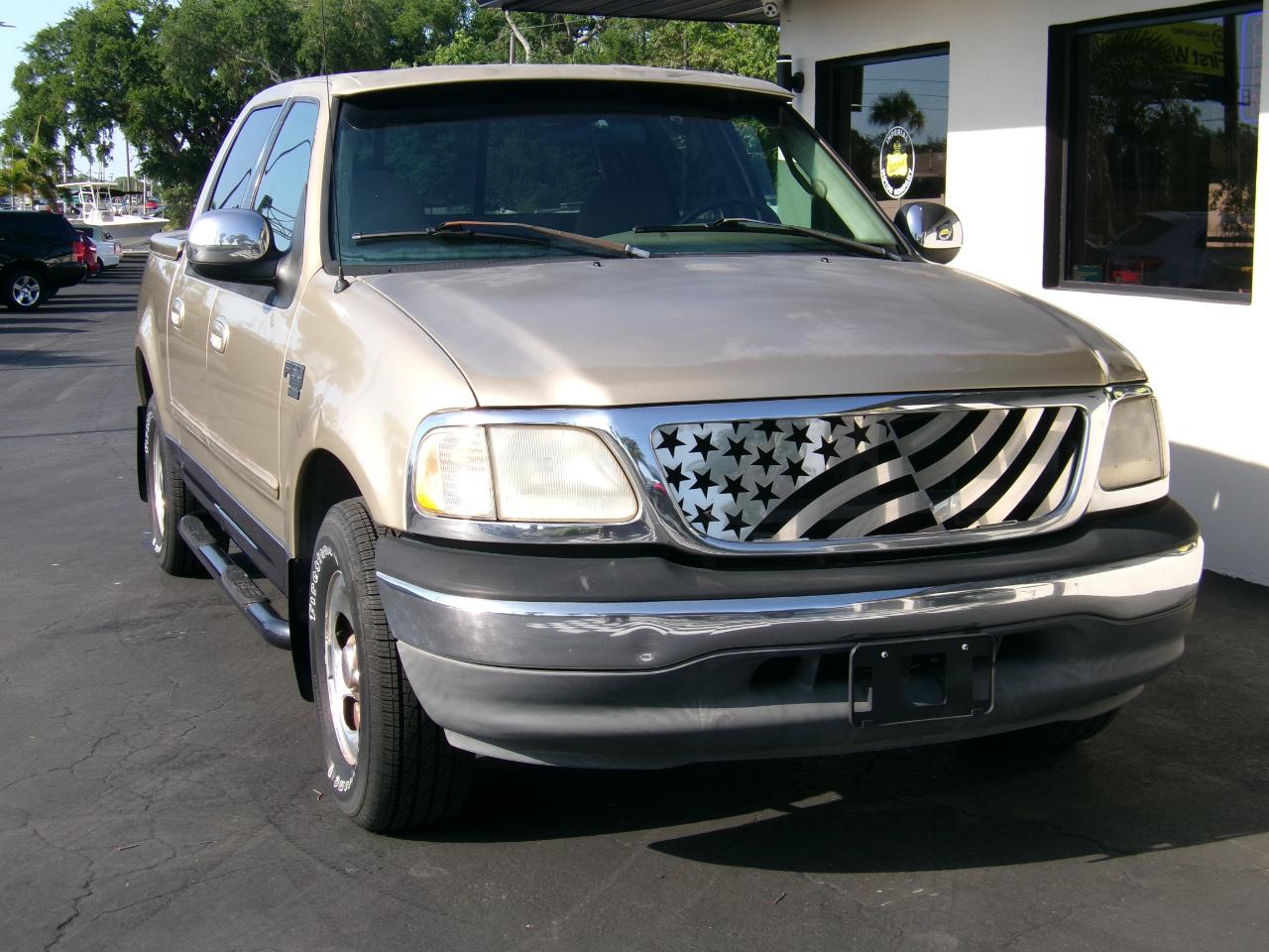 Ford F-150 XLT SuperCrew 2WD 2001