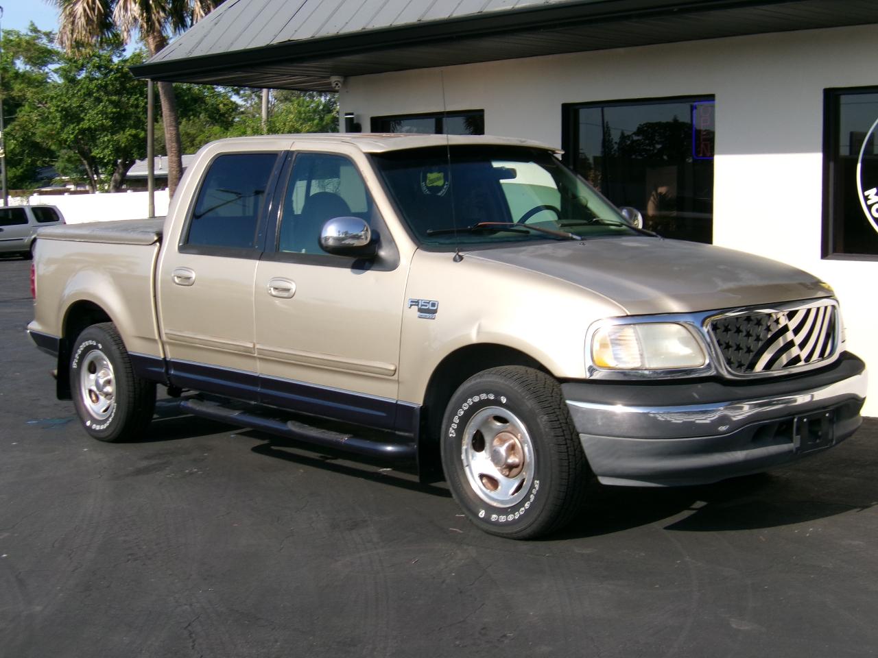 Ford F-150 XLT SuperCrew 2WD 2001