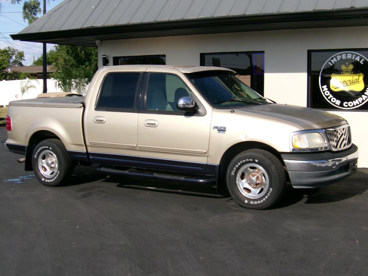 Ford F-150 XLT SuperCrew 2WD 2001