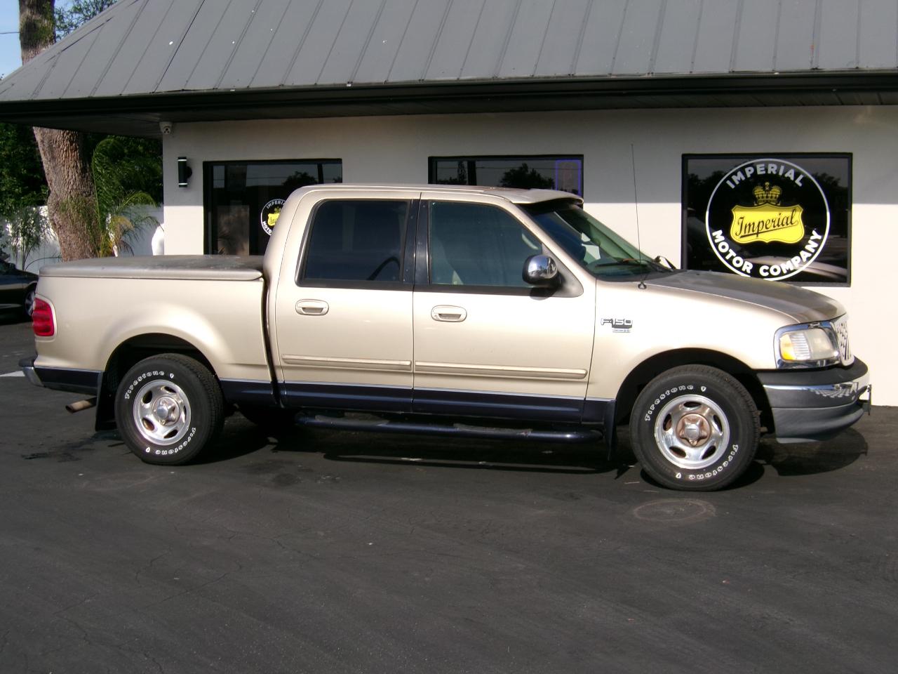 Ford F-150 XLT SuperCrew 2WD 2001
