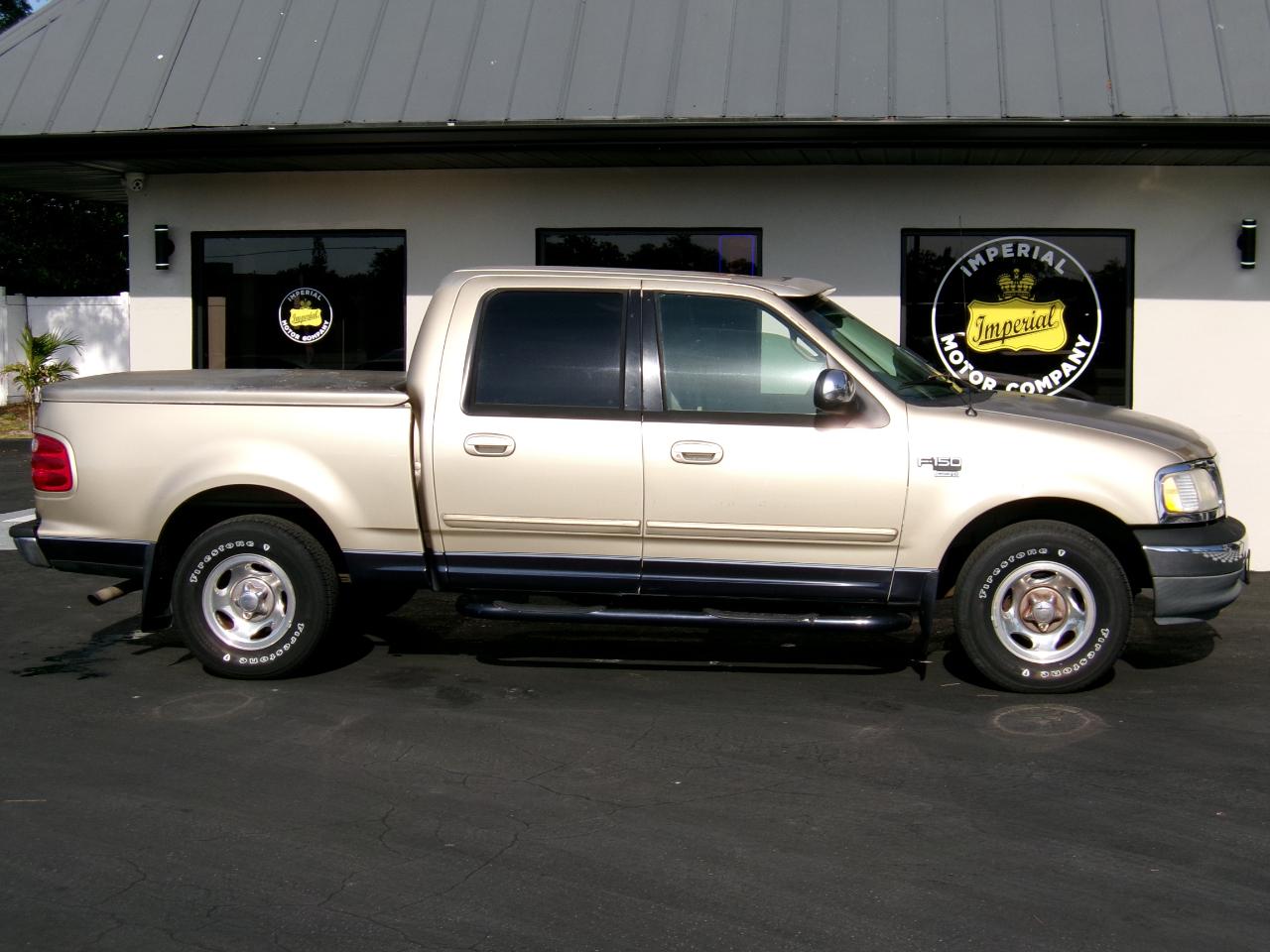 Ford F-150 XLT SuperCrew 2WD 2001