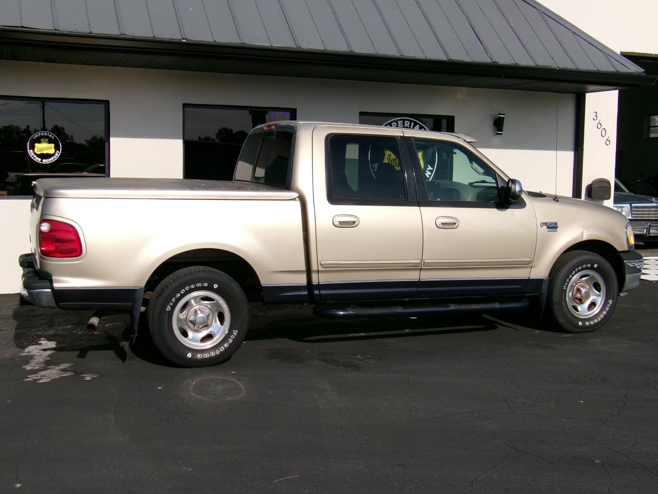 Ford F-150 XLT SuperCrew 2WD 2001