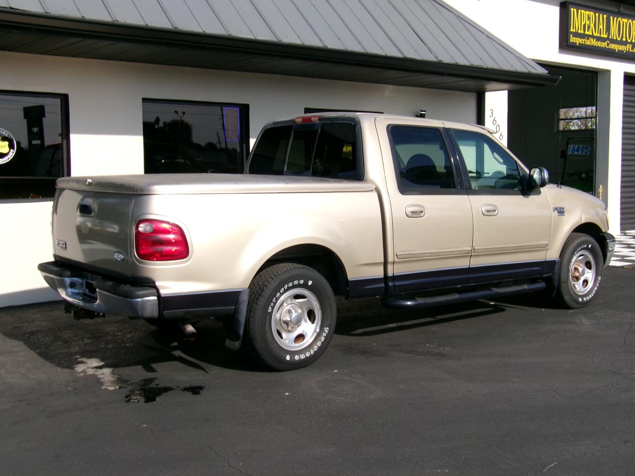 Ford F-150 XLT SuperCrew 2WD 2001