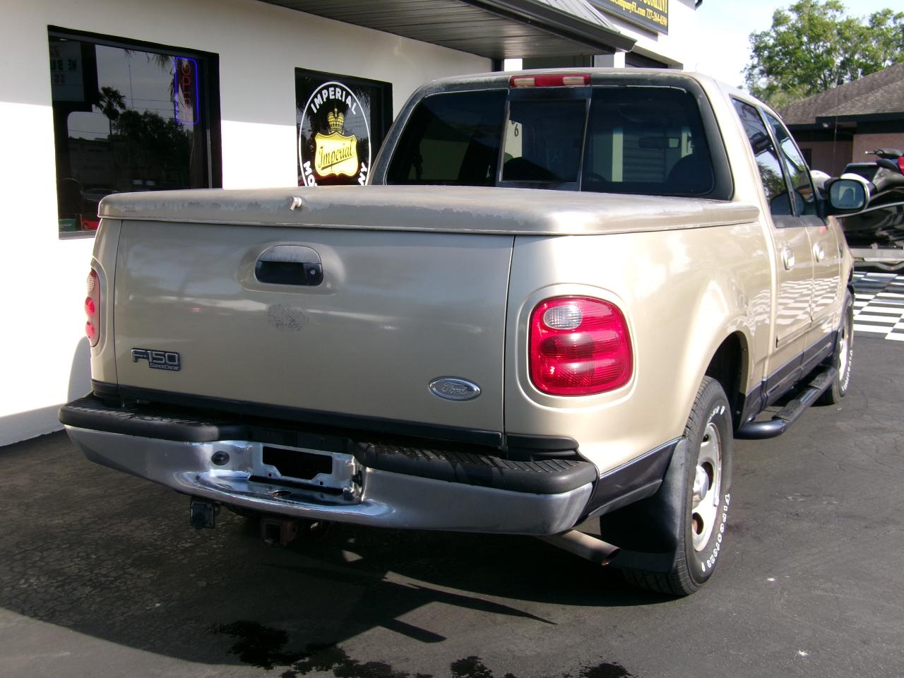 Ford F-150 XLT SuperCrew 2WD 2001