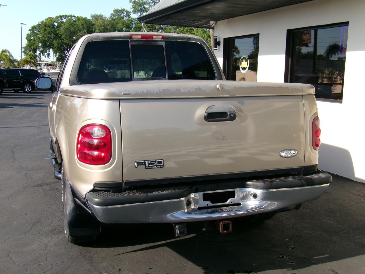 Ford F-150 XLT SuperCrew 2WD 2001