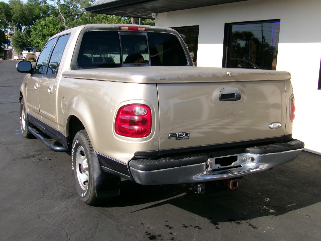 Ford F-150 XLT SuperCrew 2WD 2001