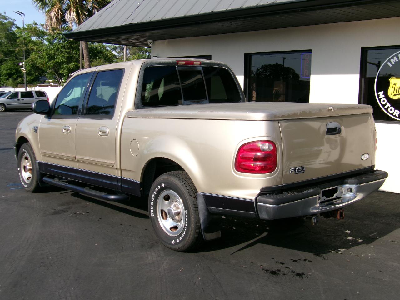 Ford F-150 XLT SuperCrew 2WD 2001