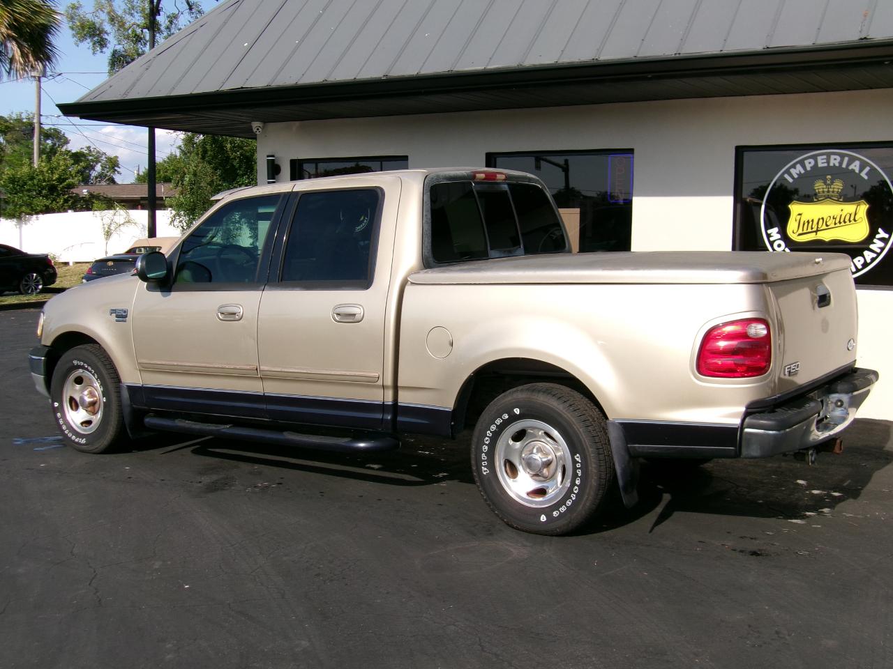 Ford F-150 XLT SuperCrew 2WD 2001
