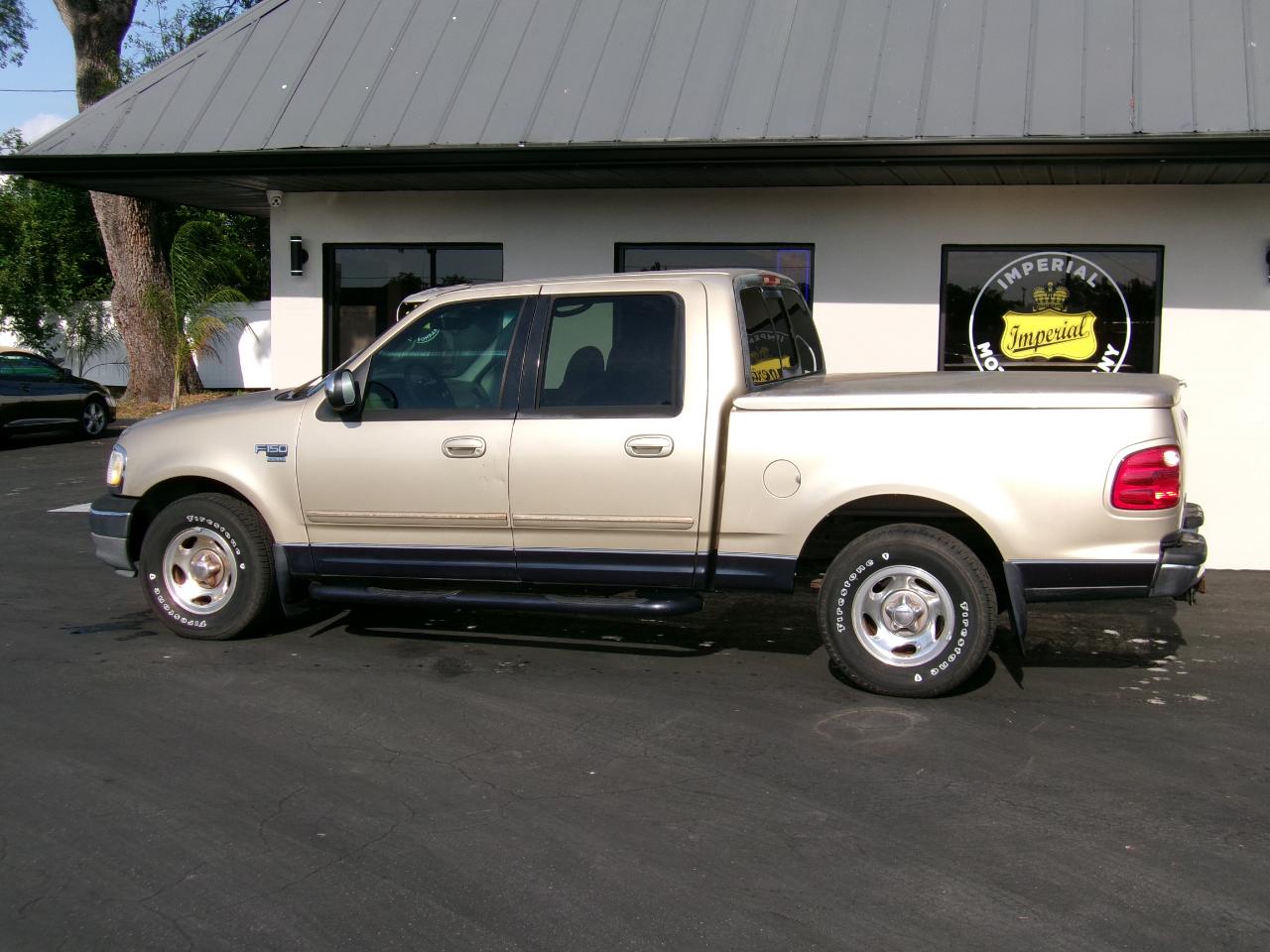 Ford F-150 XLT SuperCrew 2WD 2001