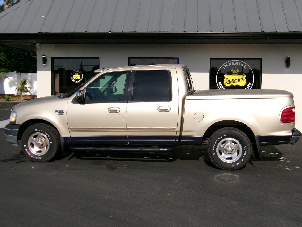 Ford F-150 XLT SuperCrew 2WD 2001