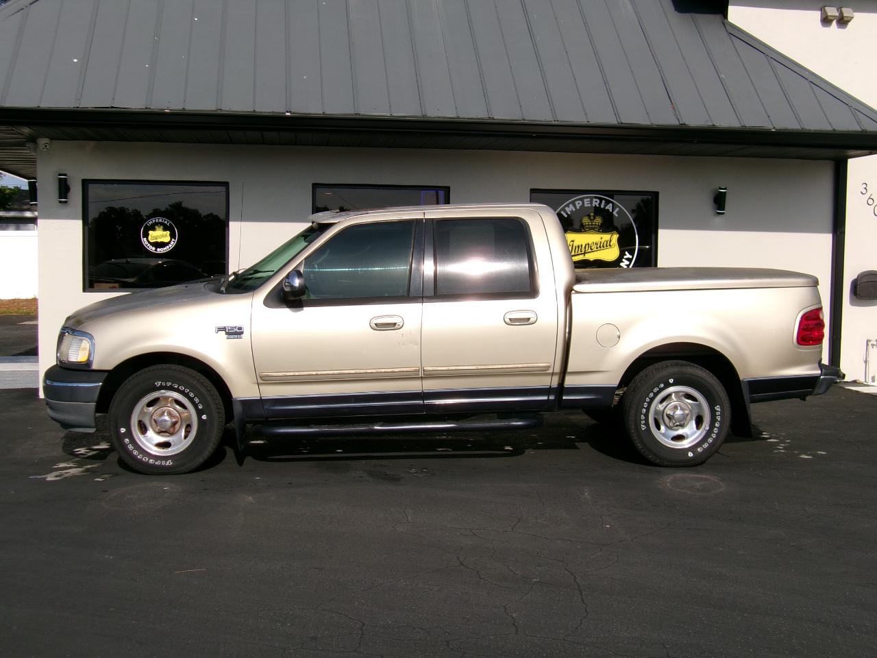 Ford F-150 XLT SuperCrew 2WD 2001