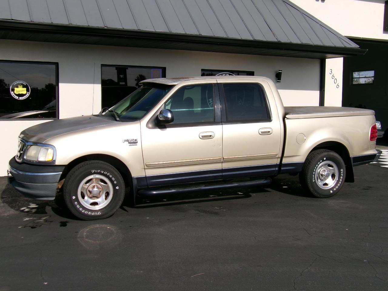 Ford F-150 XLT SuperCrew 2WD 2001