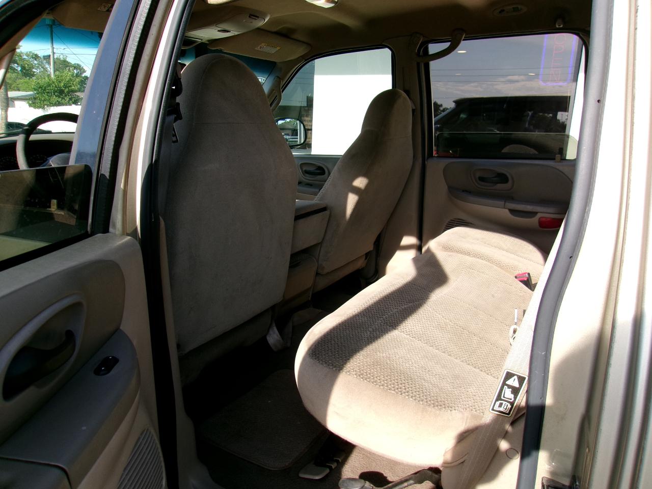 Ford F-150 XLT SuperCrew 2WD 2001