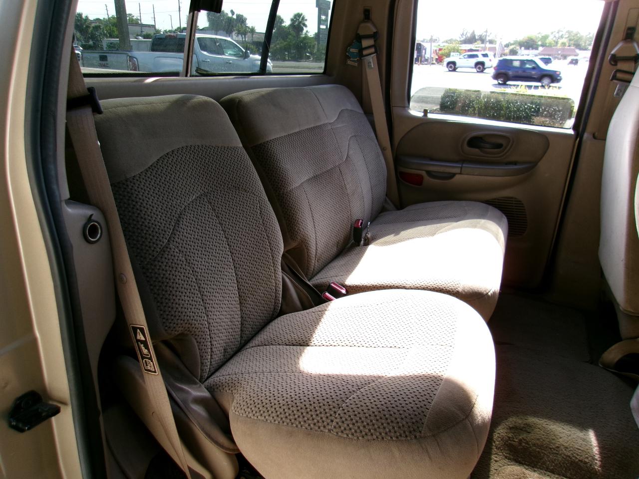 Ford F-150 XLT SuperCrew 2WD 2001