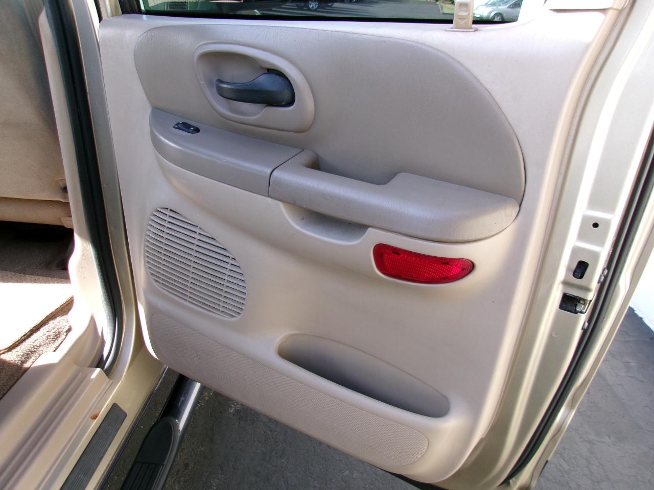 Ford F-150 XLT SuperCrew 2WD 2001