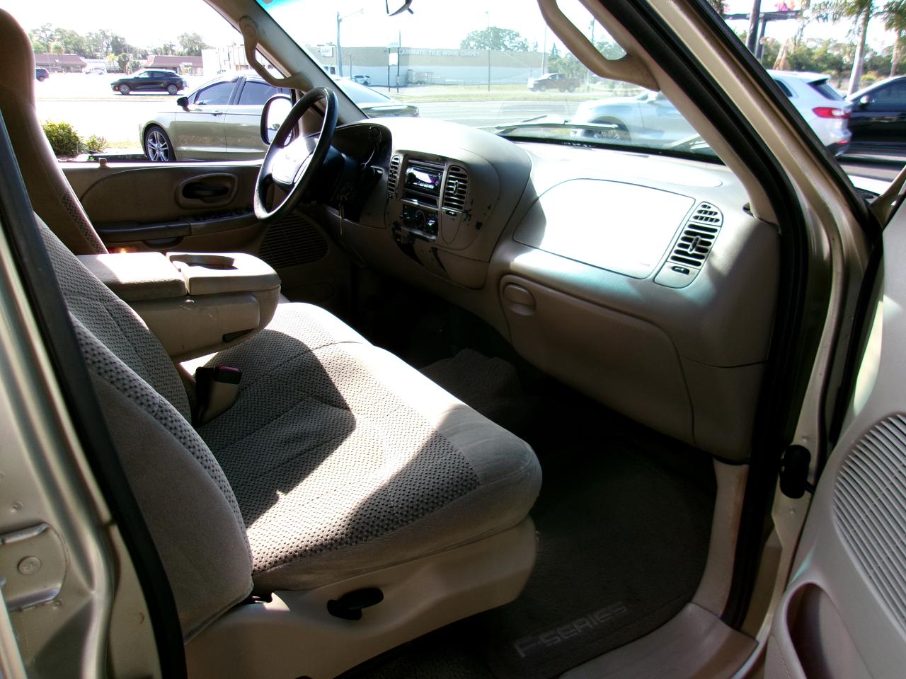 Ford F-150 XLT SuperCrew 2WD 2001