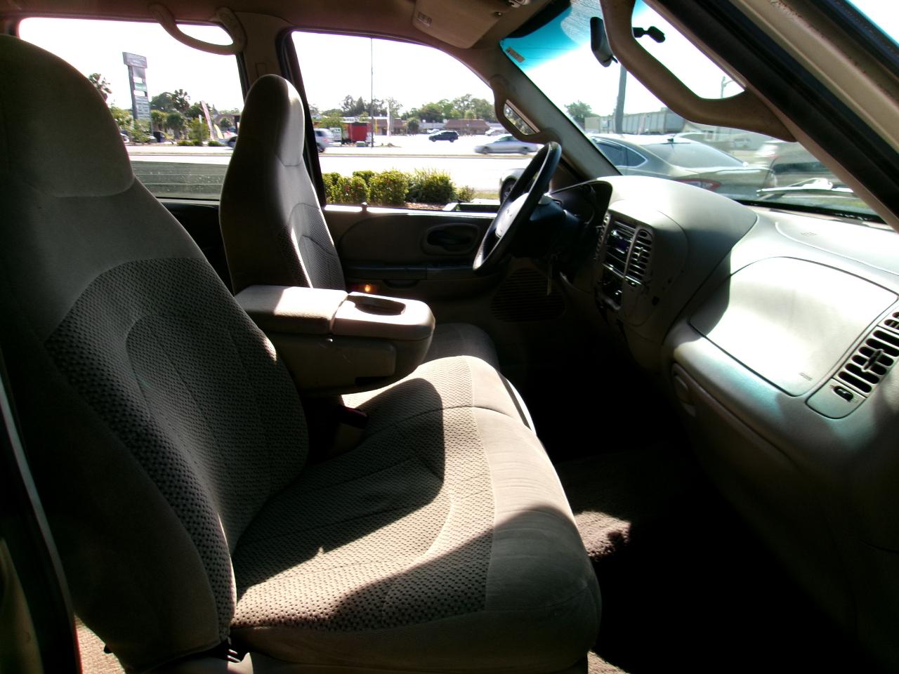 Ford F-150 XLT SuperCrew 2WD 2001