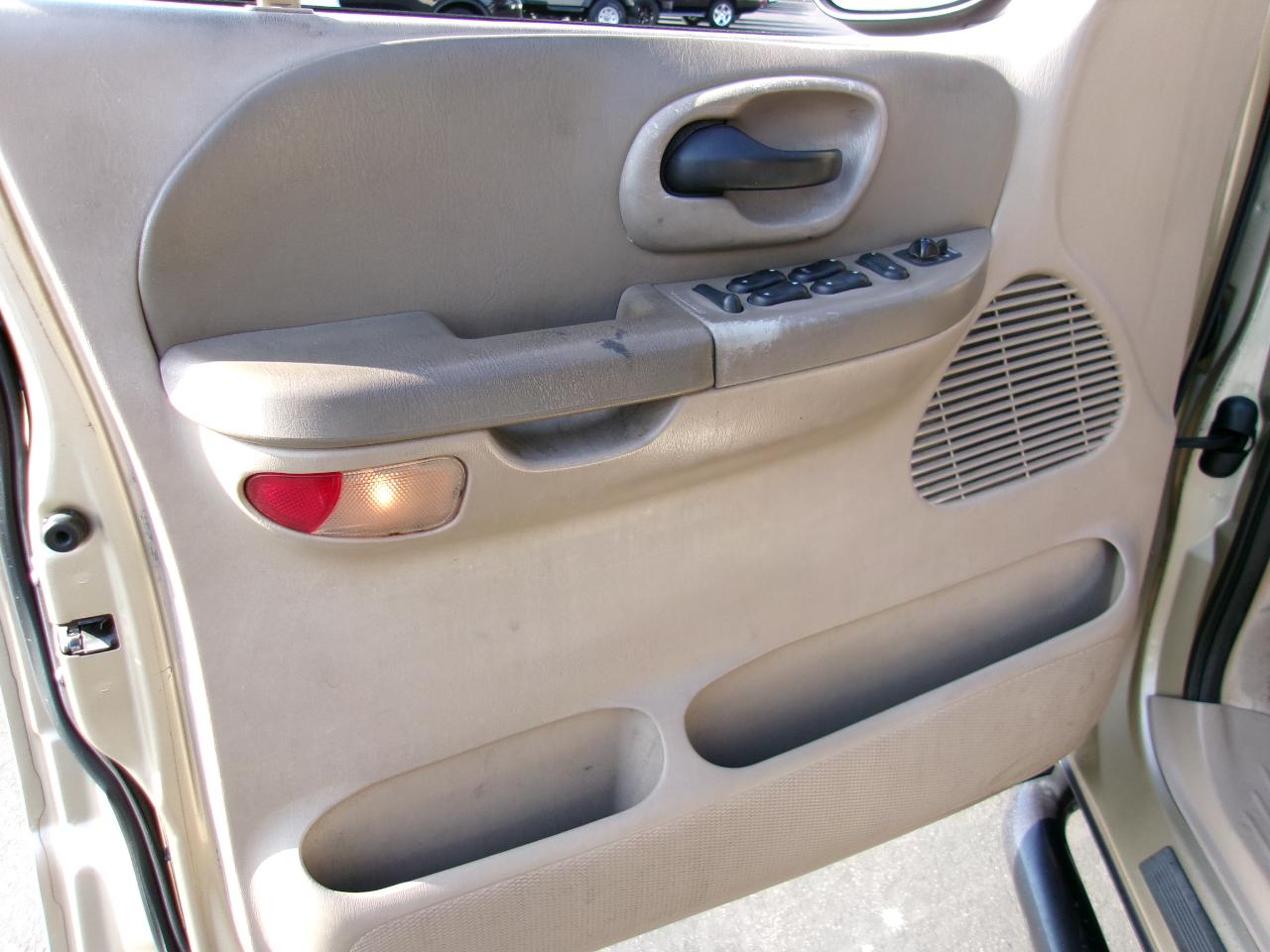 Ford F-150 XLT SuperCrew 2WD 2001