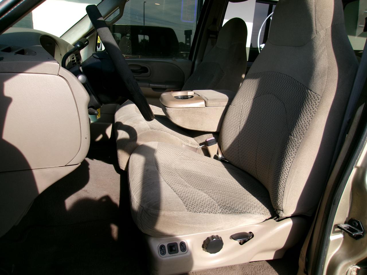 Ford F-150 XLT SuperCrew 2WD 2001