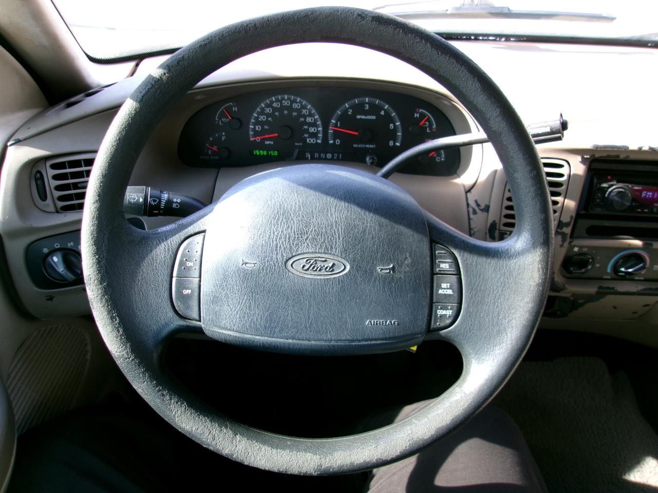 Ford F-150 XLT SuperCrew 2WD 2001