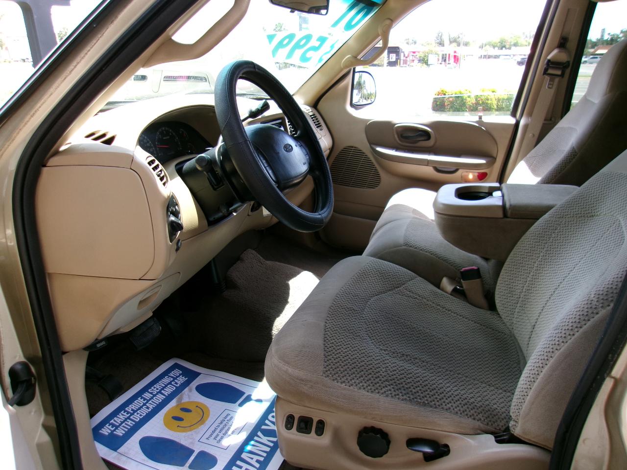 Ford F-150 XLT SuperCrew 2WD 2001