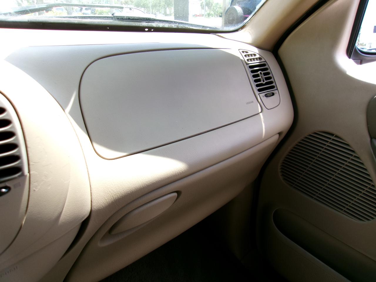 Ford F-150 XLT SuperCrew 2WD 2001