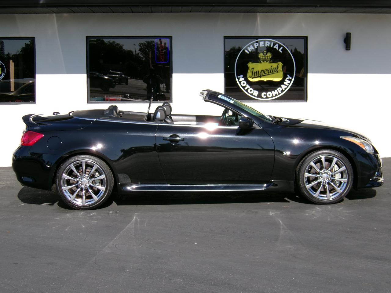 Infiniti G Convertible  2010
