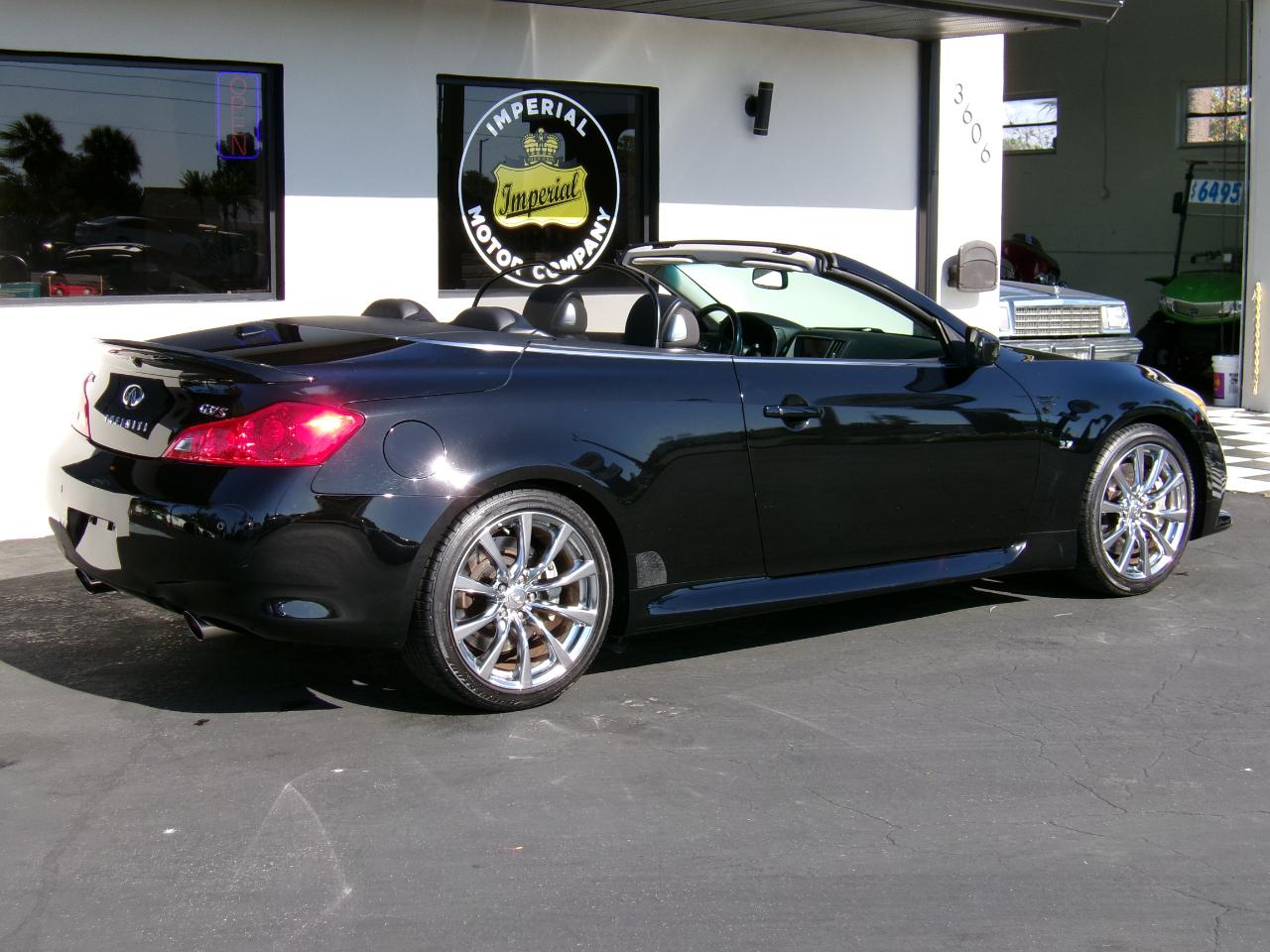 Infiniti G Convertible  2010