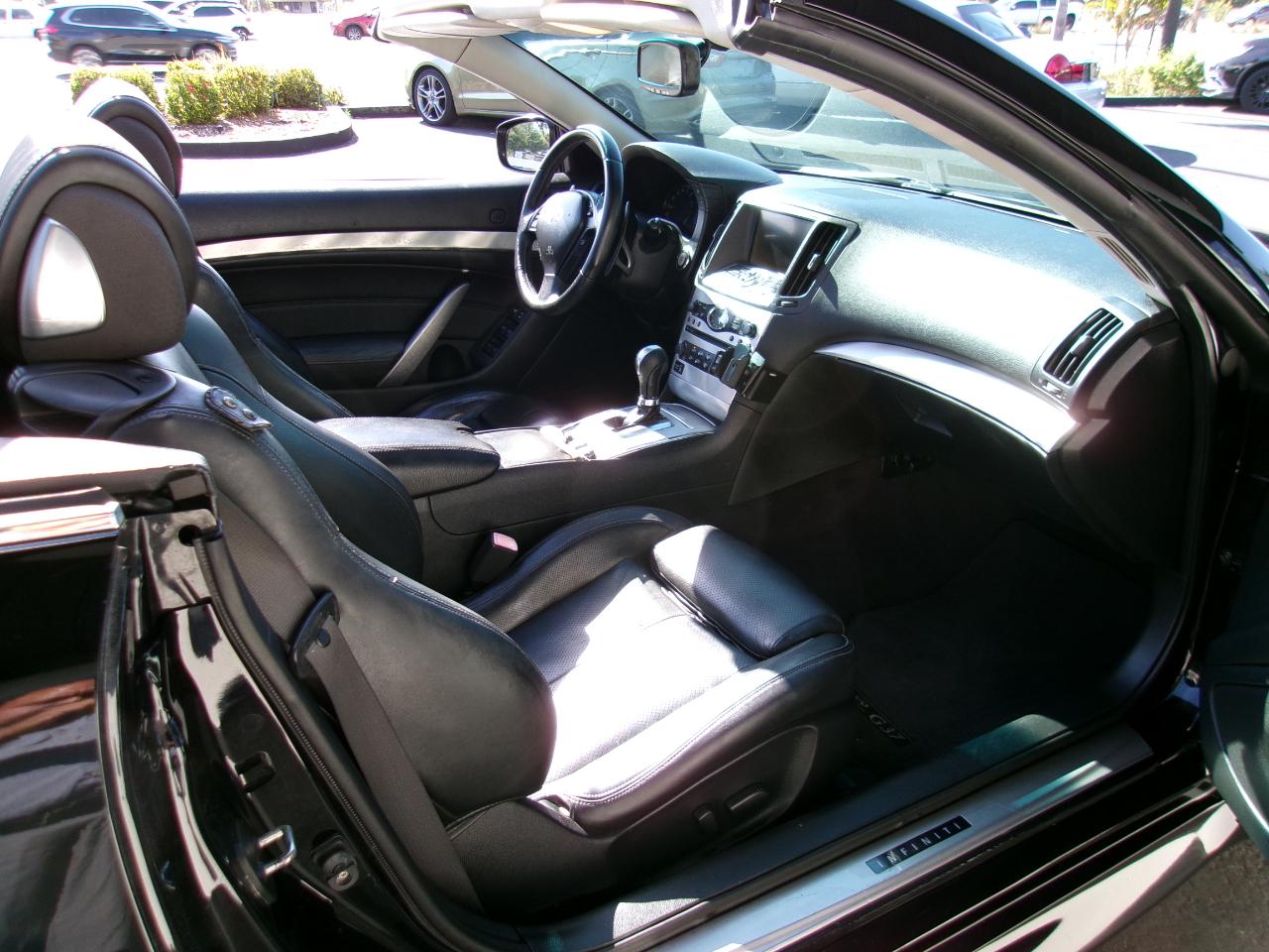 Infiniti G Convertible  2010