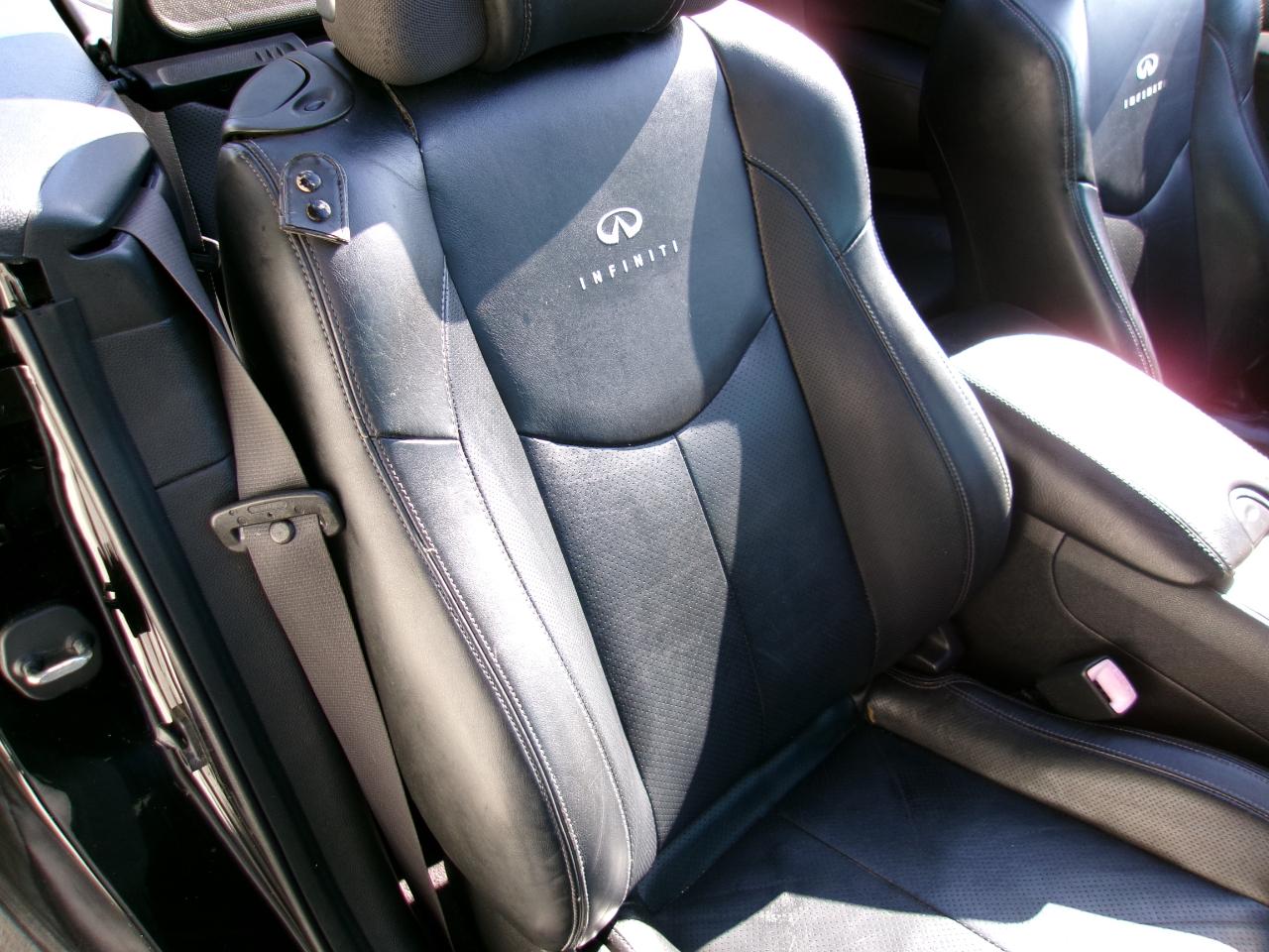Infiniti G Convertible  2010