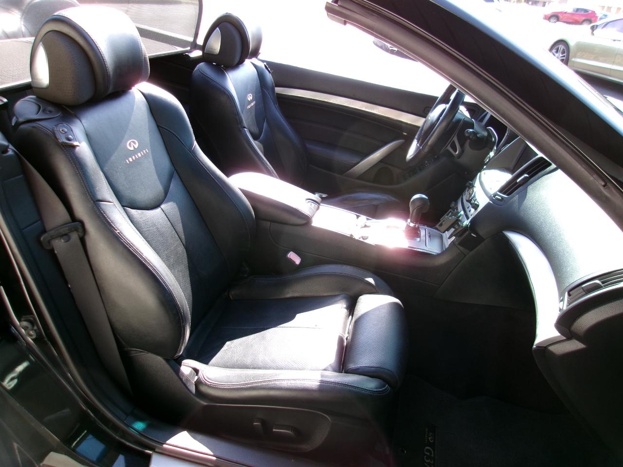 Infiniti G Convertible  2010