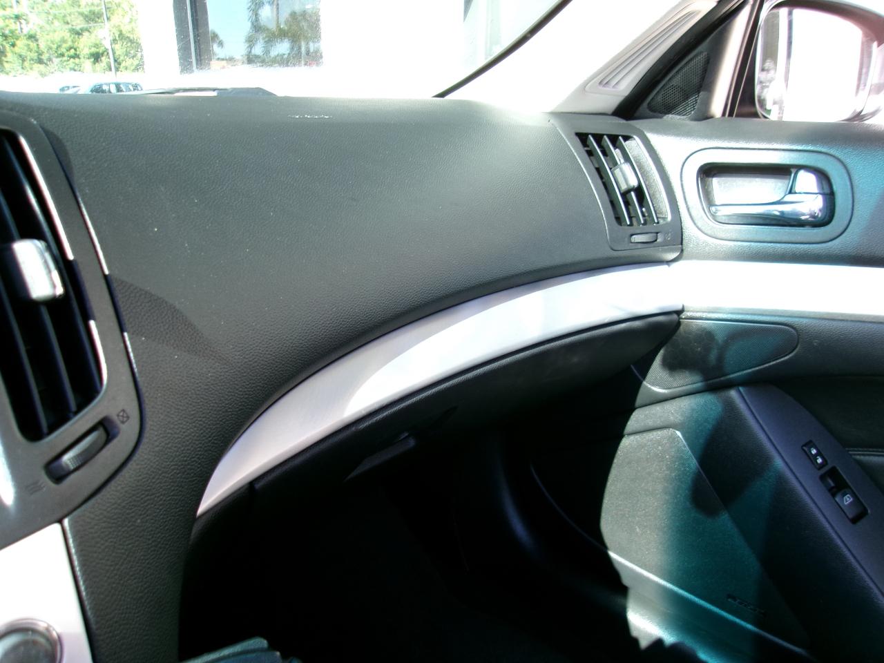 Infiniti G Convertible  2010