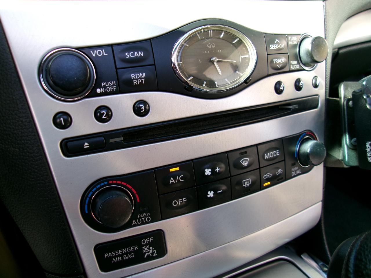 Infiniti G Convertible  2010