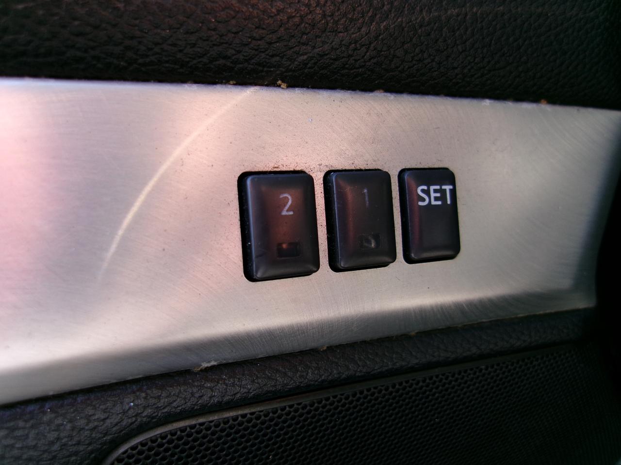 Infiniti G Convertible  2010