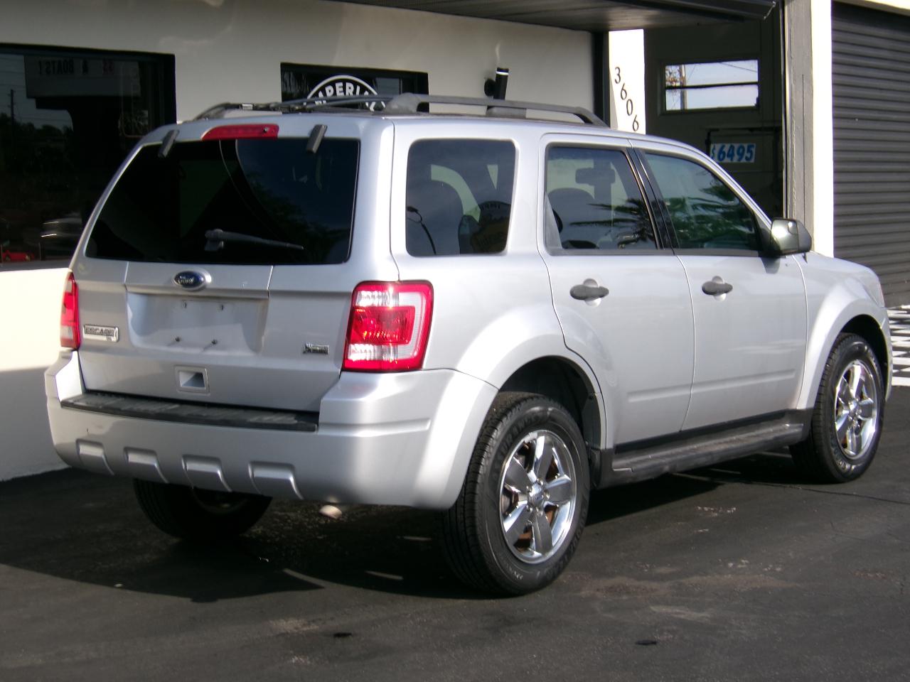 Ford Escape XLT FWD 2010