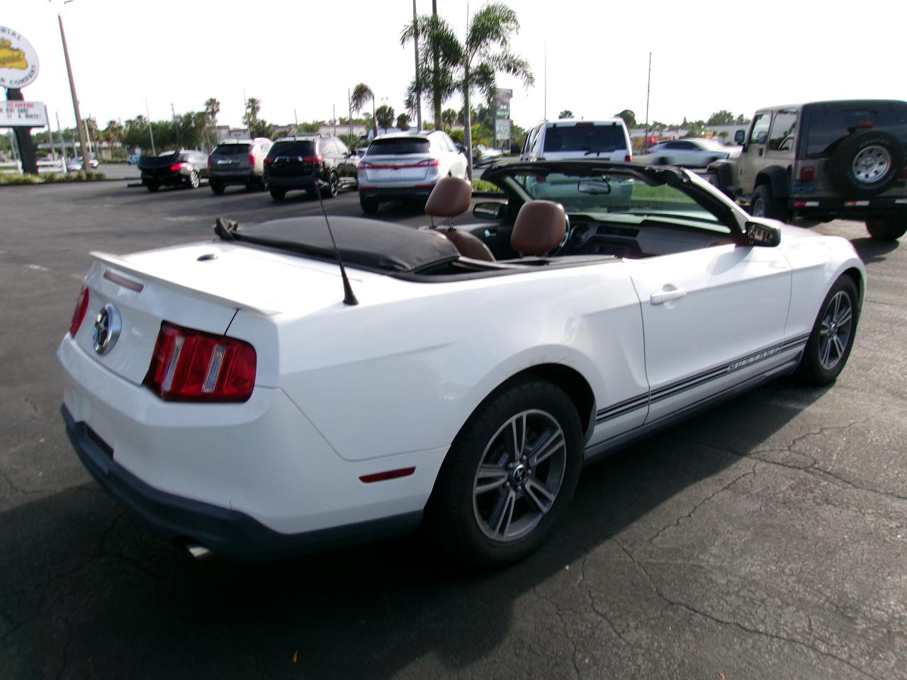Ford Mustang V6 Convertible 2010