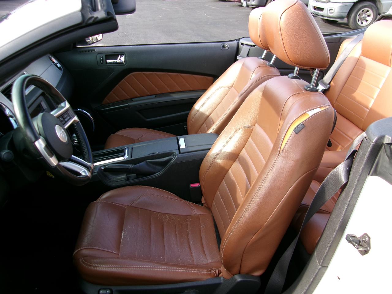Ford Mustang V6 Convertible 2010