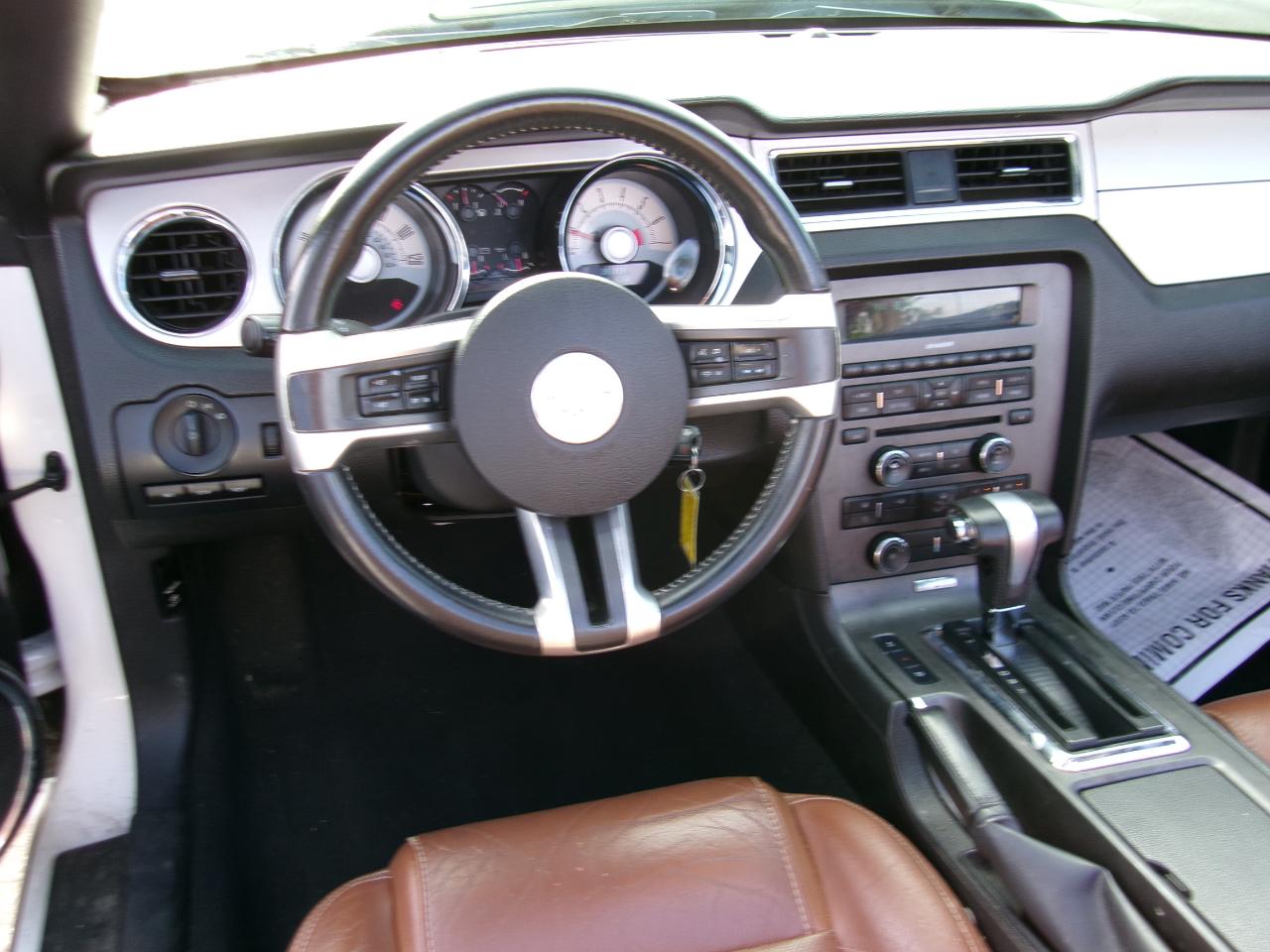 Ford Mustang V6 Convertible 2010