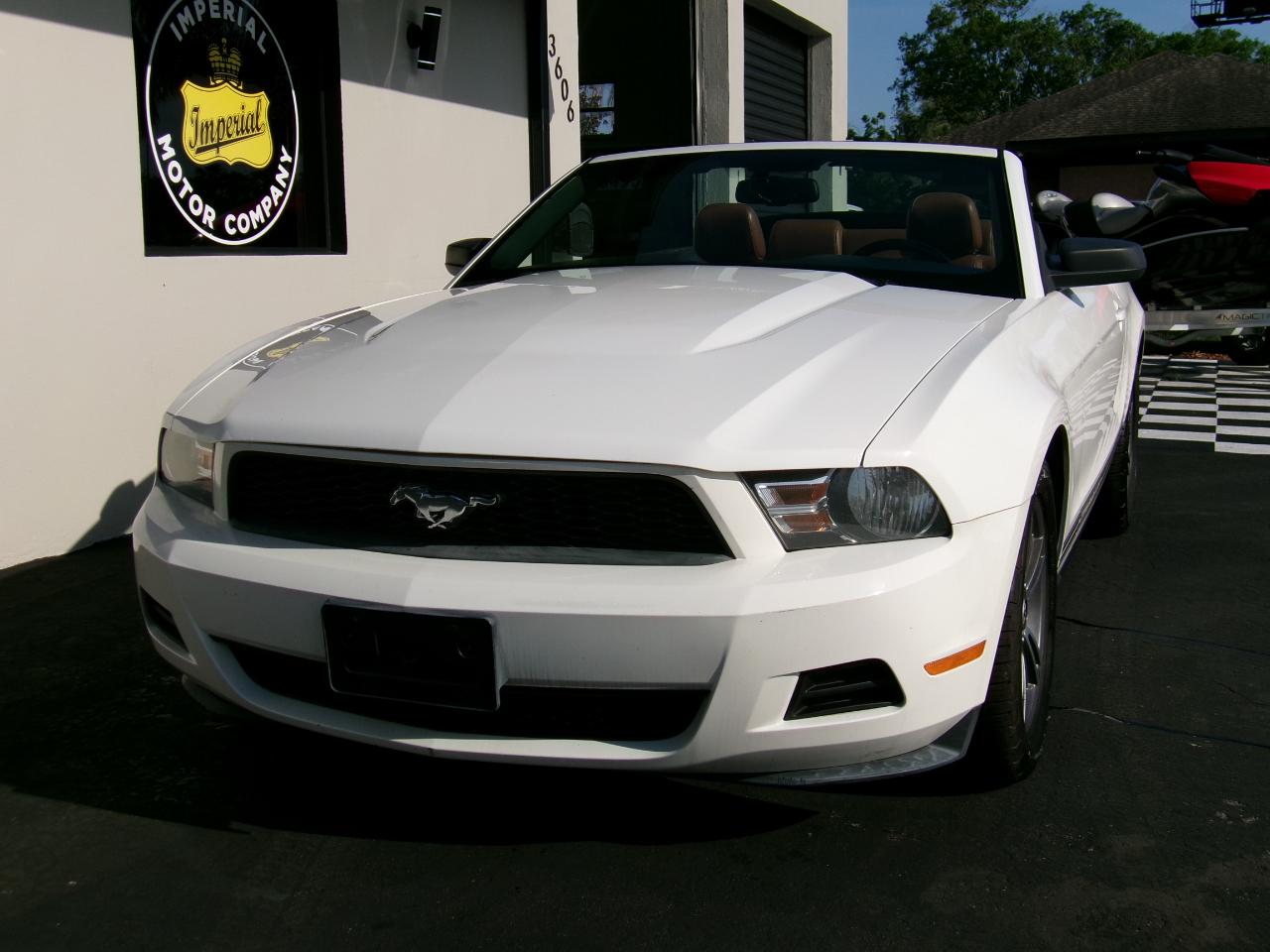Ford Mustang V6 Convertible 2010