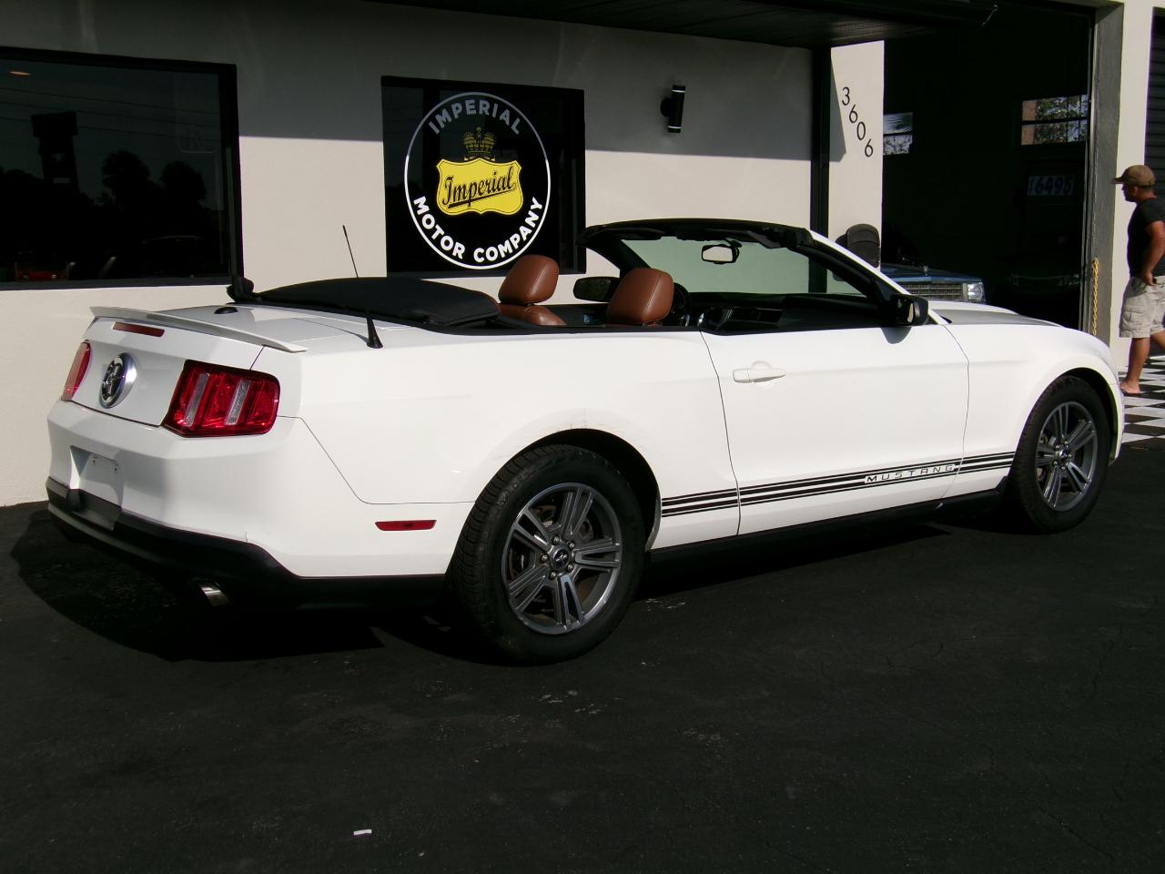 Ford Mustang V6 Convertible 2010