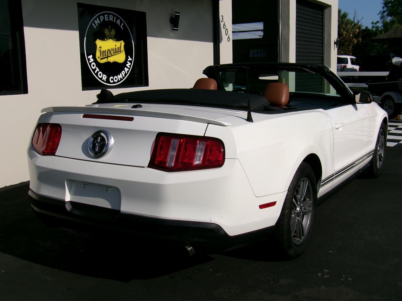 Ford Mustang V6 Convertible 2010