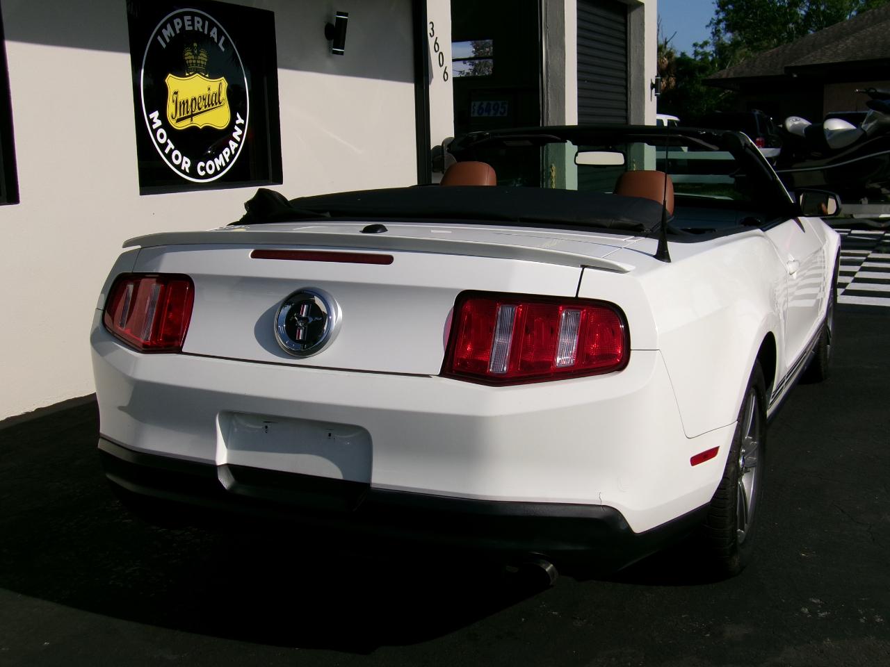 Ford Mustang V6 Convertible 2010